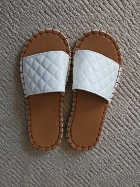 Quilted White Slide Sandals for Women